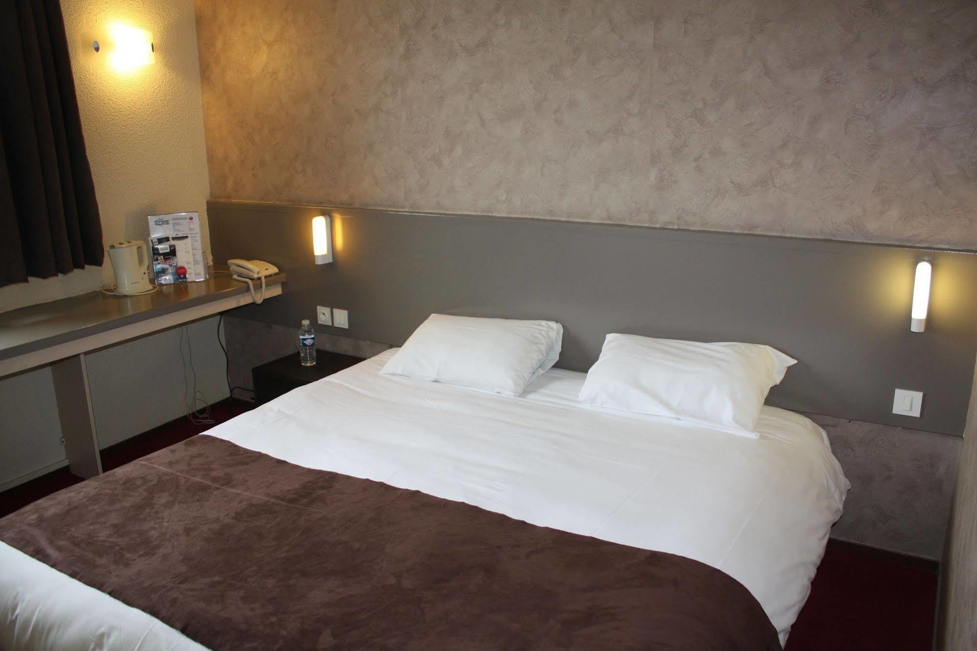 Brit Hotel Landivisiau Eksteriør bilde